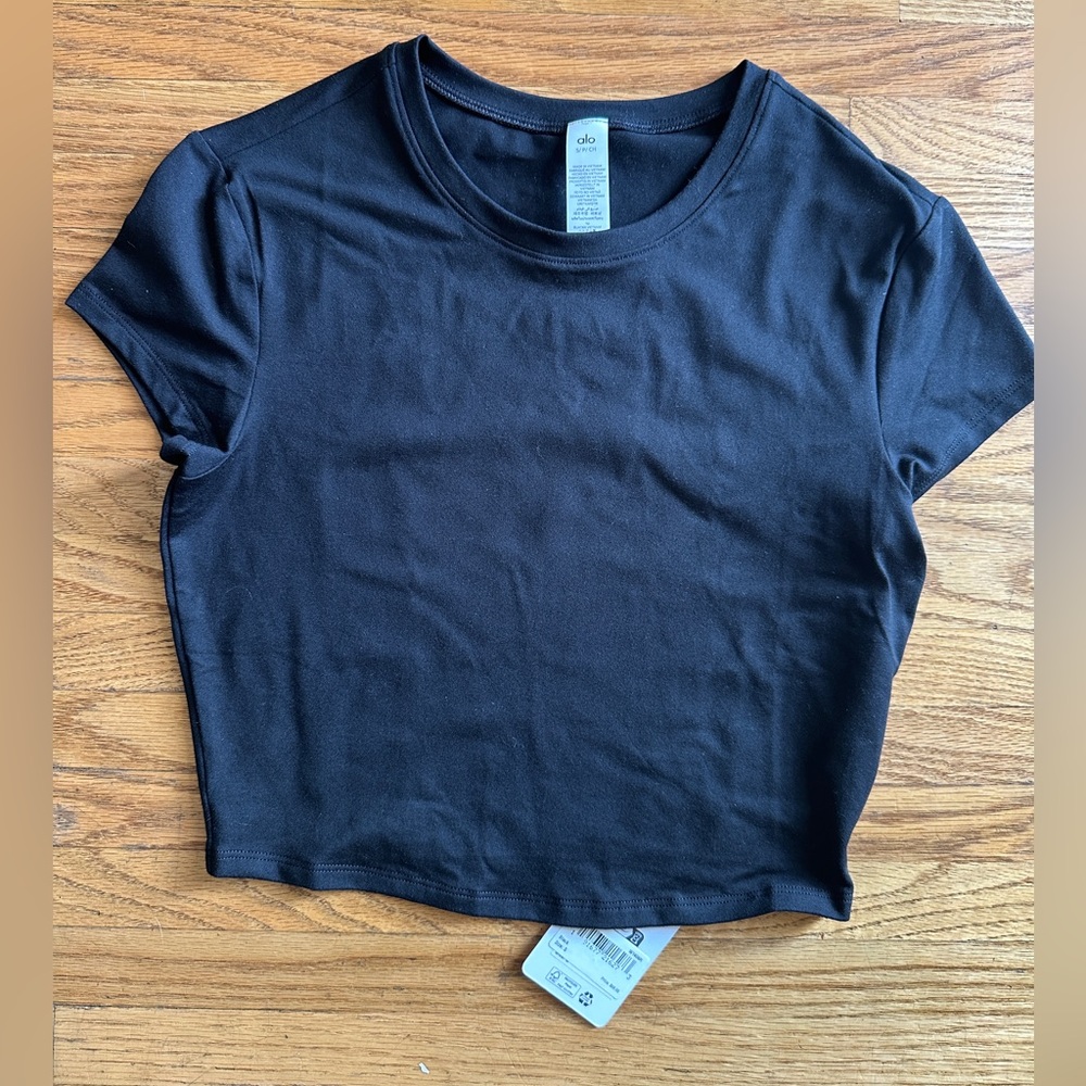 Alo yoga Alosoft crop finesse top short sleeve black size small BRAND NEW!